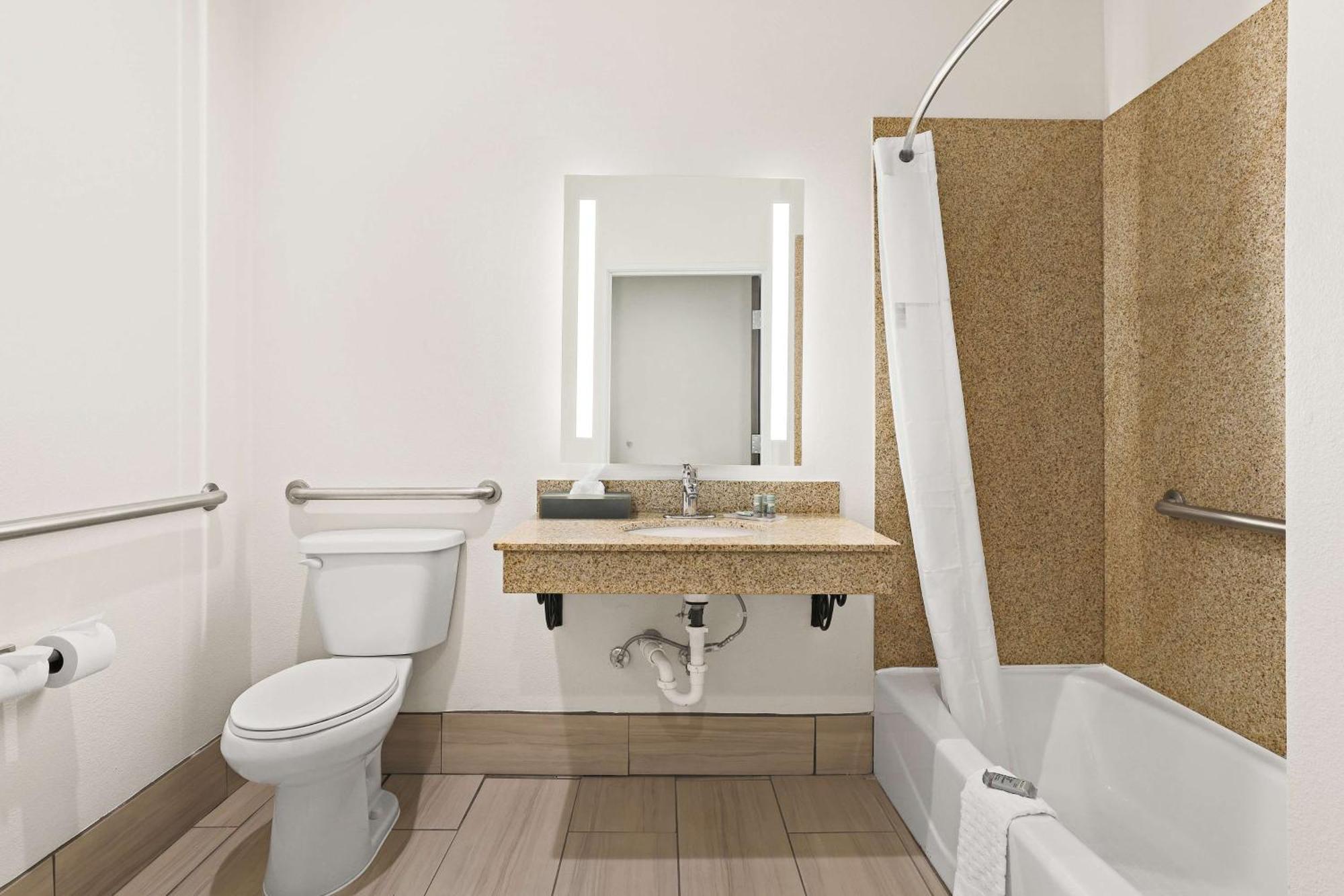 Best Western Iowa - Lake Charles East Dış mekan fotoğraf